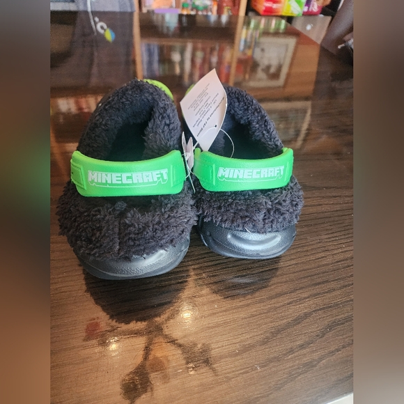 Kids Minecraft Green and Black Fleece Lined Clogs  New With Tags Size 4-5 - Picture 5 of 7